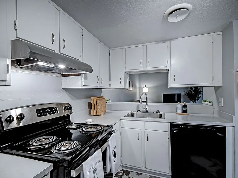 225 W McDowell Rd — Photo 8