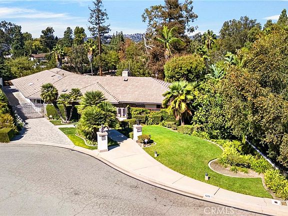 2nd image of 619 Lakeside Dr