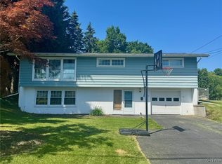210 Wynnfield Dr, Syracuse, NY 13219