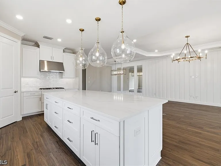 26801 Victoria Pl — Photo 17