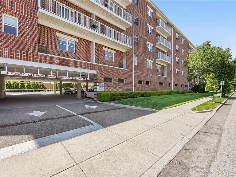 39 Union St #402 — Photo 36