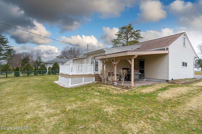 4th image of 22 Delee Avenue