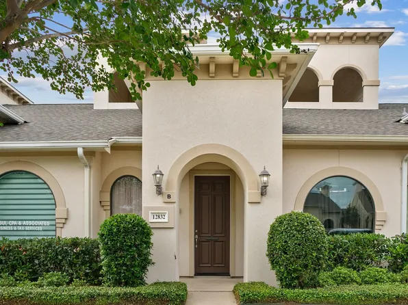 12832 Willow Centre Dr, Houston, TX 77066