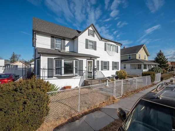 81 Merle Avenue, Oceanside, NY 11572