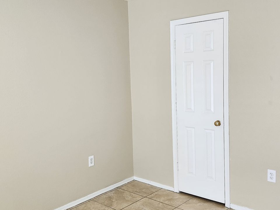 1st image of 1338 E Tremaine Ave