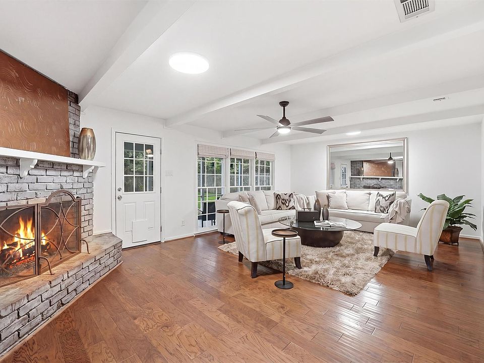 1st image of 215 Whispering Oaks Dr