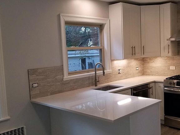 3rd image of 679 Park Ave W #1