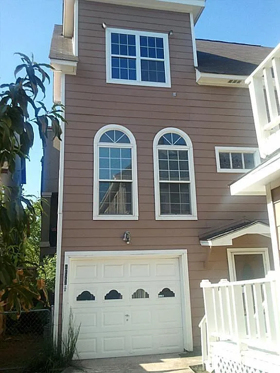 2 bed, 2.5 bath, 1800 sqft, $2,150 — Photo 1