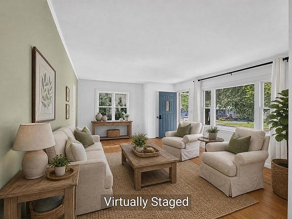3rd image of 131 Iroquois Avenue