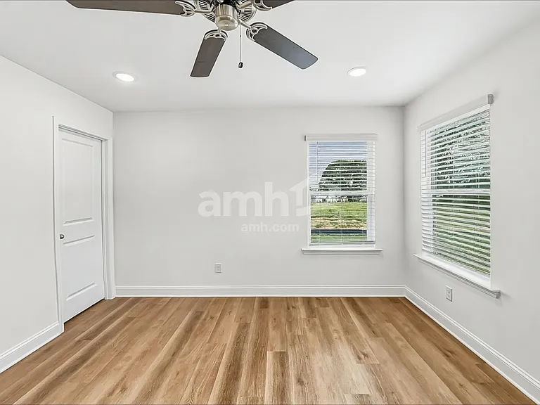 4052 Williams Rd — Photo 8