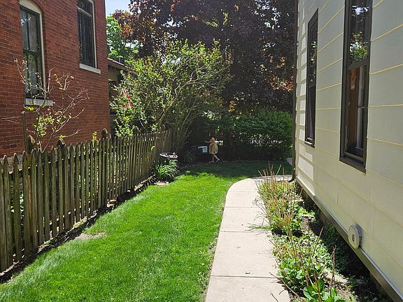 Side yard back to off-street parking