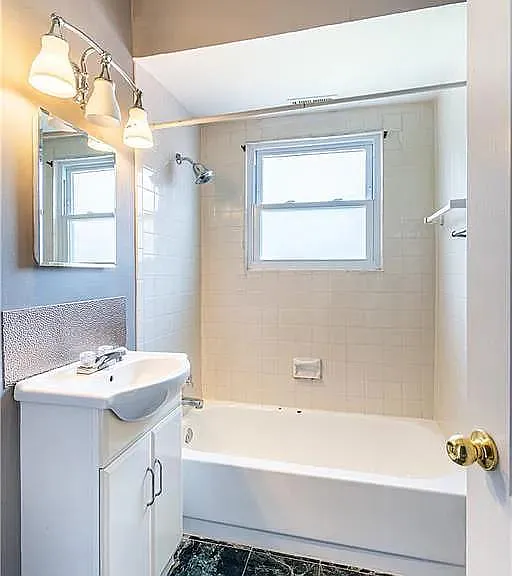 517 E 17th St #1 — Photo 10