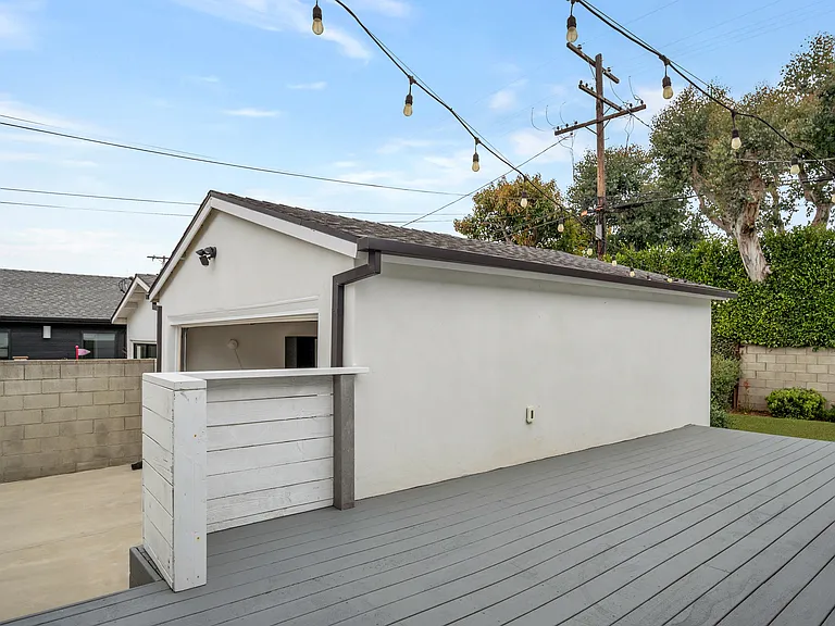 6647 W 82nd St — Photo 36