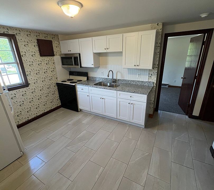 1st image of 35 Groton School Rd #5
