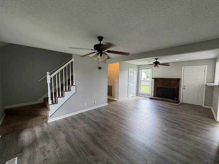 3409 Minor Dr — Photo 2