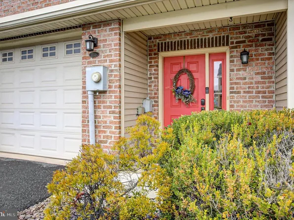 2035 Powell Dr, Chambersburg, PA 17201