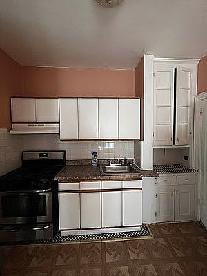 3rd image of 754 Bradford St #2R