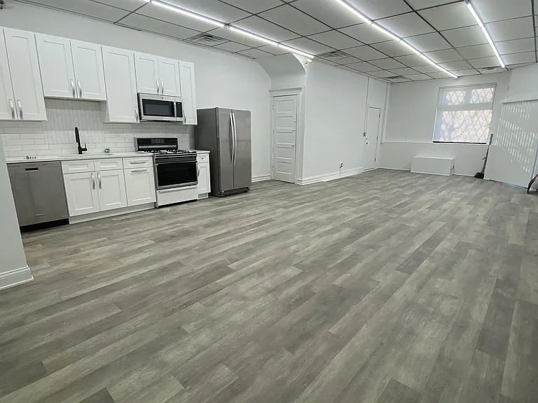 2857 N Ridgeway Ave — Photo 3