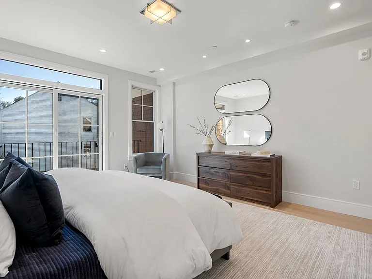 4 Knowles St #4 — Photo 9