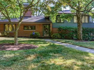 20600 Sydenham Rd, Shaker Heights, OH 44122