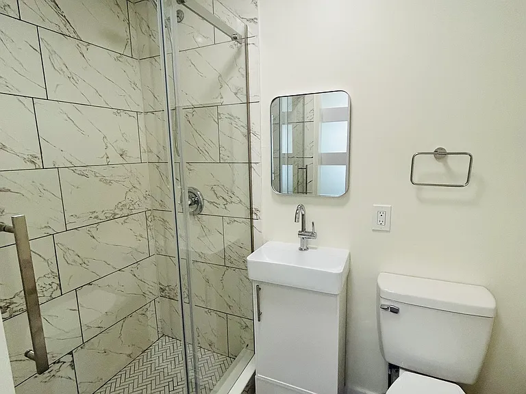 2203 McKinley St — Photo 7