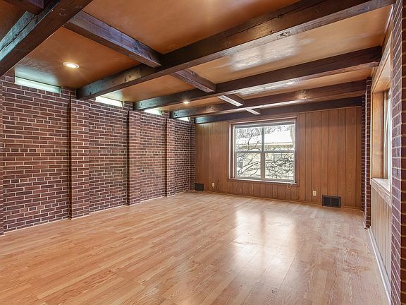 4th image of 4000 Hayes St NE #1