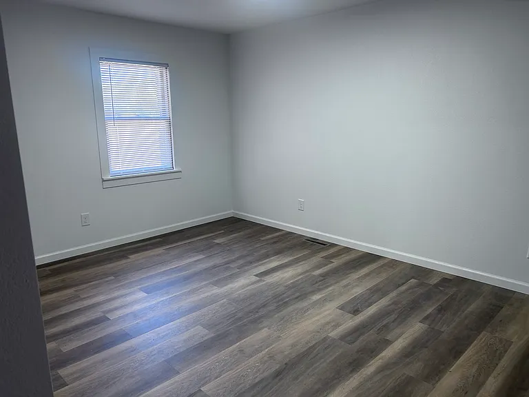 205 N Smith St — Photo 3