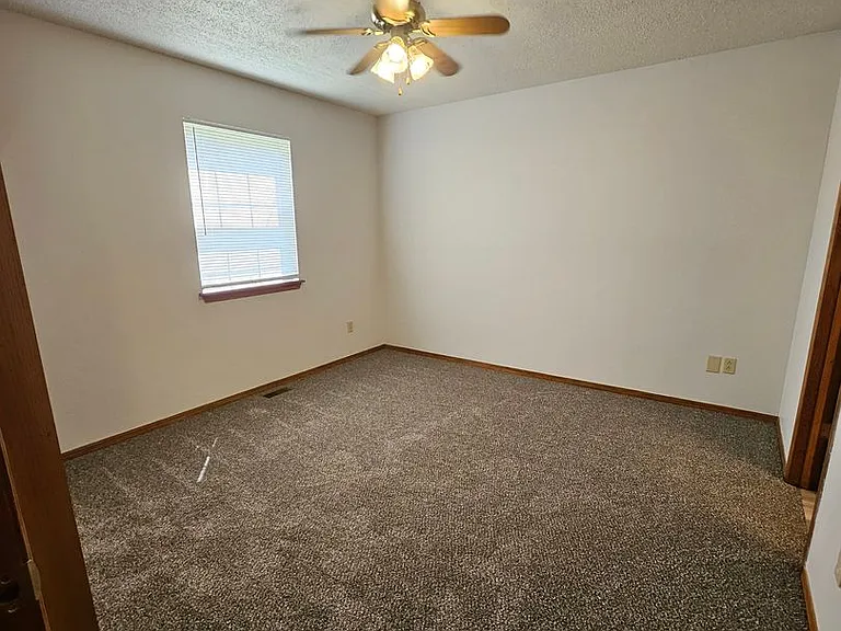 725 S Empire Ave — Photo 11