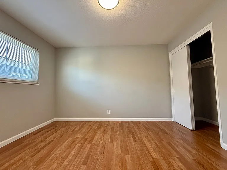 2870 Joseph Ave — Photo 8