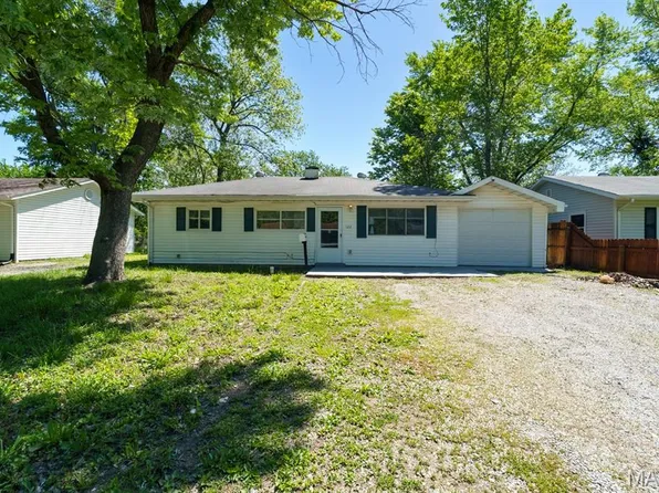 122 Saint James Ln, Cahokia, IL 62206
