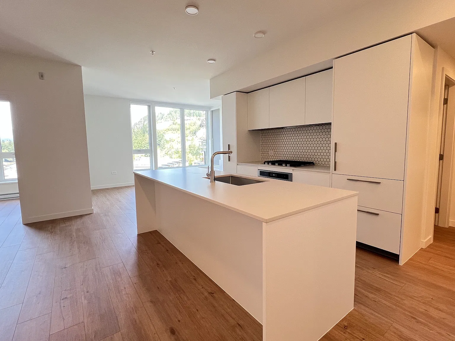 1500 Scott Cres — Photo 2