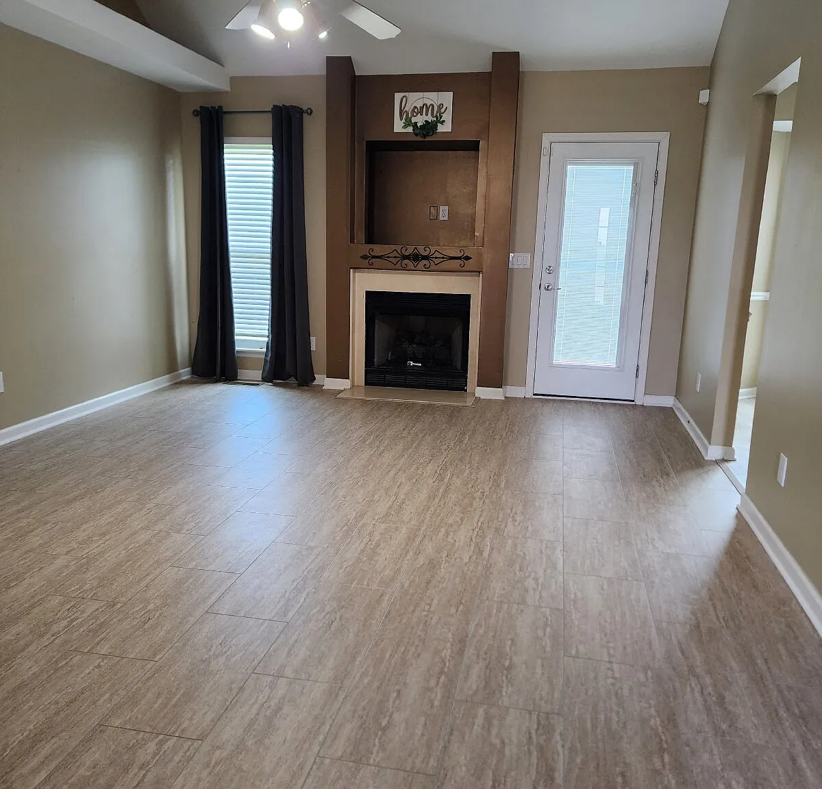 3 bed, 2.0 bath, 1799 sqft, $2,550 — Photo 2