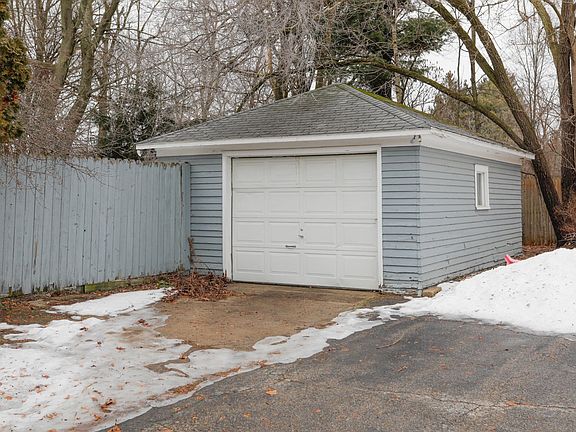 1534 Evanston Ave-105