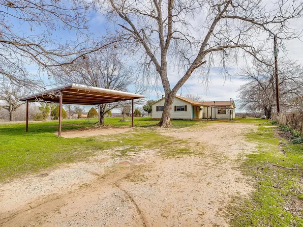 208 Jay Bird Ln, Springtown, TX 76082