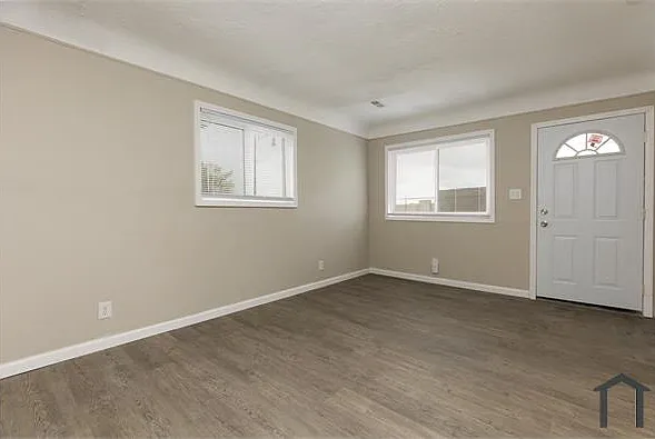 564 Marquette Dr — Photo 9
