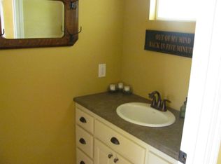 17440 N Barnes Rd, Centralia, MO 65240