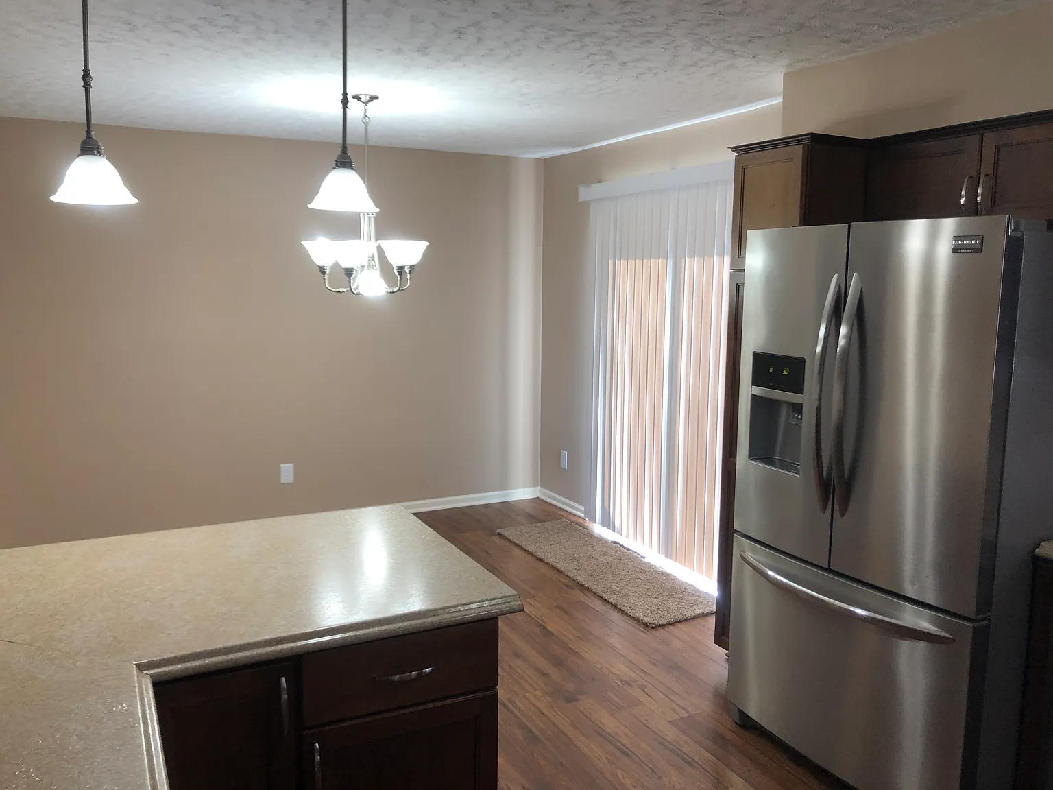 3 bed, 1200 sqft, $2,200 — Photo 3