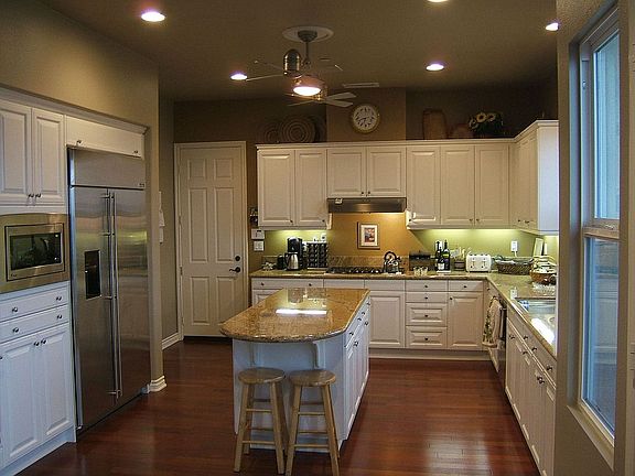 SS granite kitchen with walk-in pantry