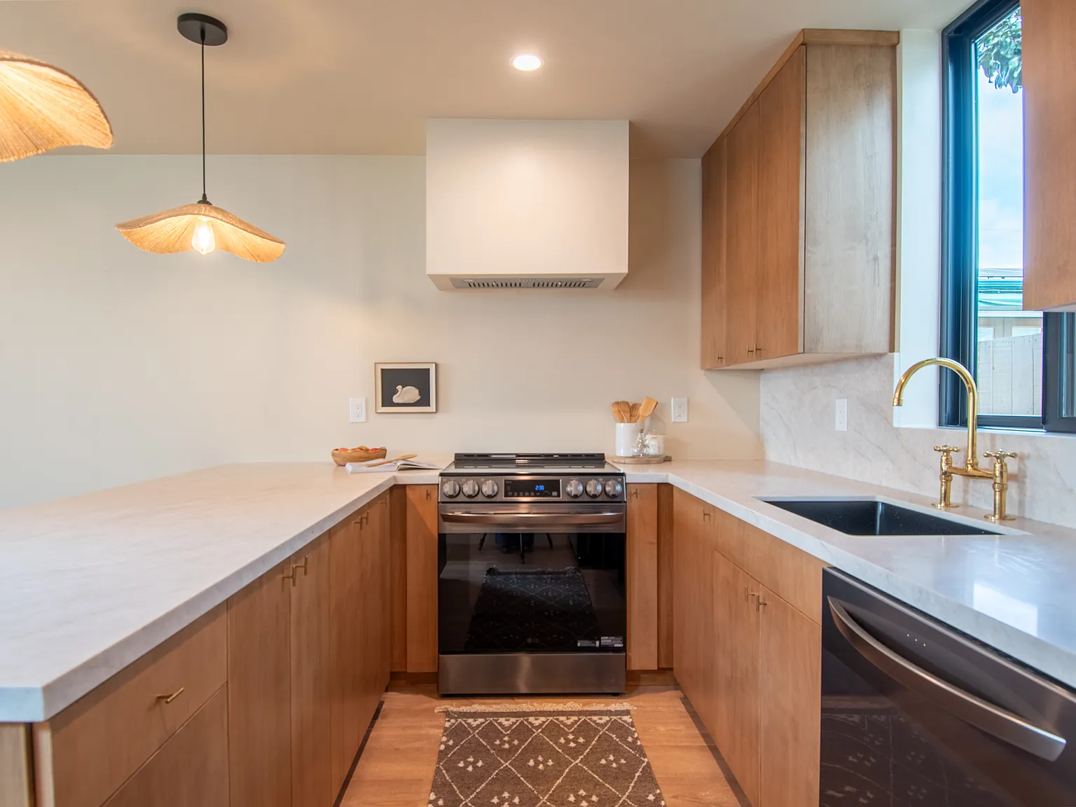 2 bed, 1.5 bath, 968 sqft, $4,000 — Photo 4