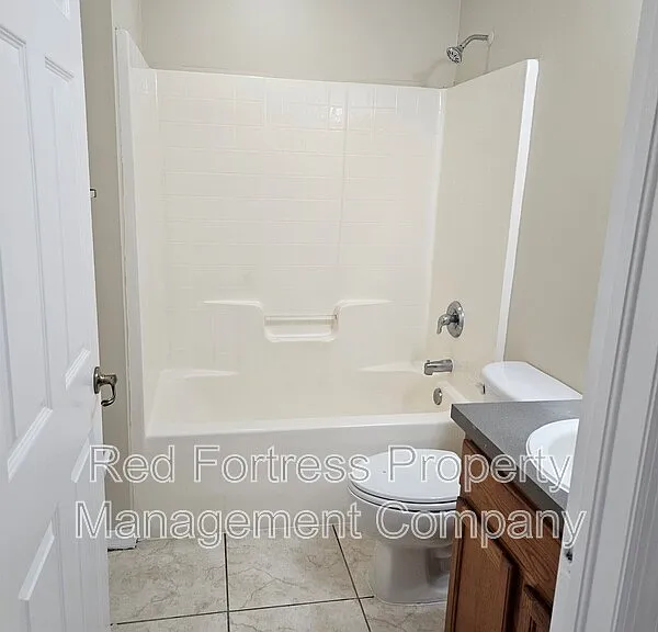 98 Milwaukee Blvd — Photo 4