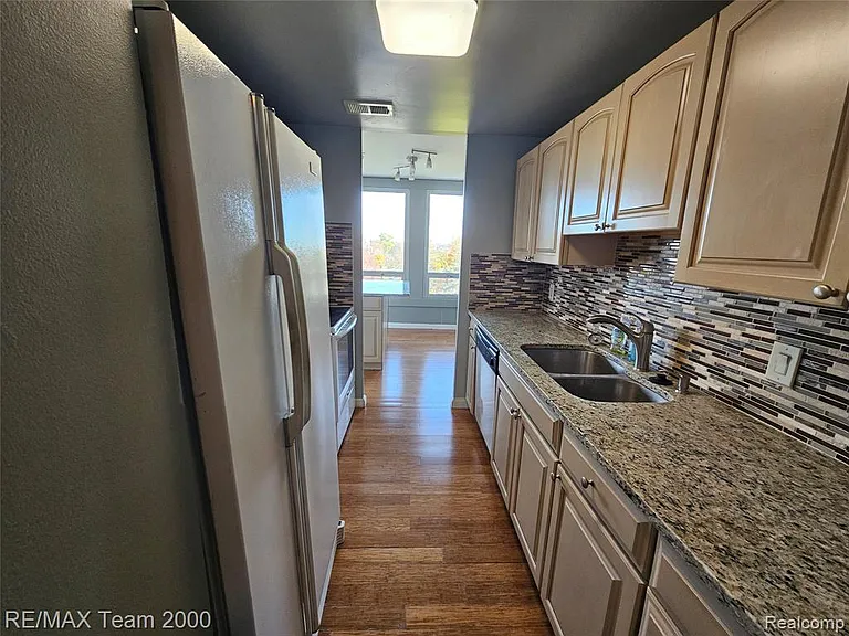 22700 Garrison St #709 — Photo 11