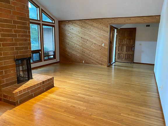 4th image of 2558 Troy Ct