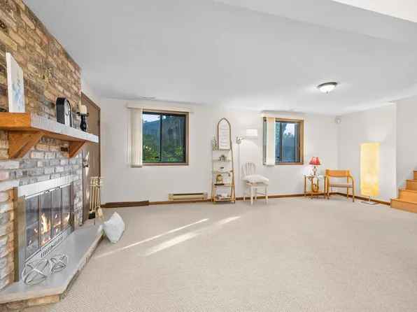 2241 Country Ln, Minnetonka, MN 55305