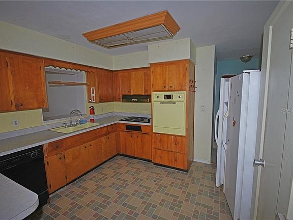 3rd image of 1084 40th Ave NE