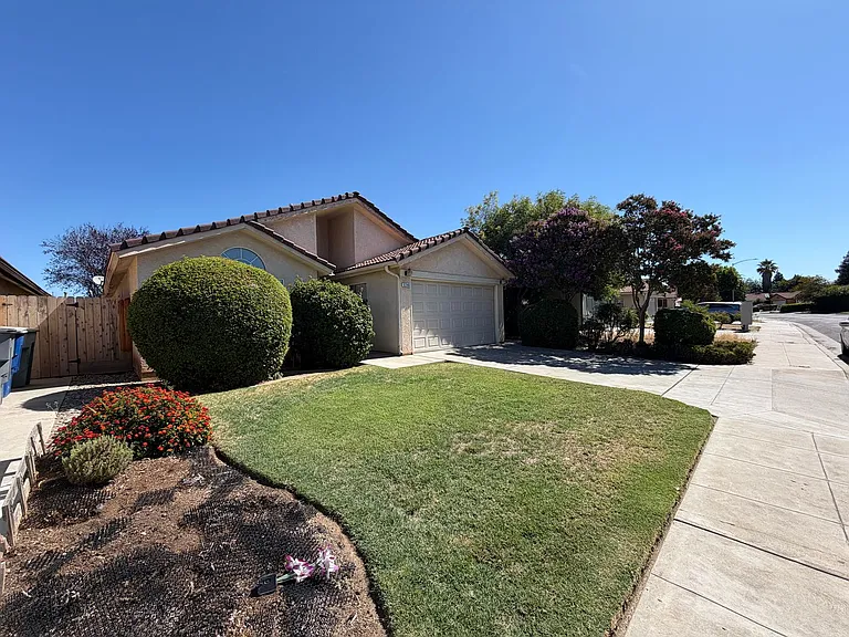 5246 W Magill Ave — Photo 2