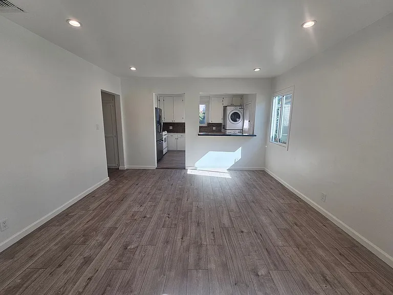 3023-3025 Community Ave — Photo 7