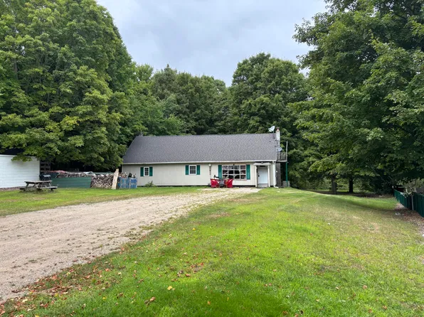 174 Rabideau Rd, Altona, NY 12910