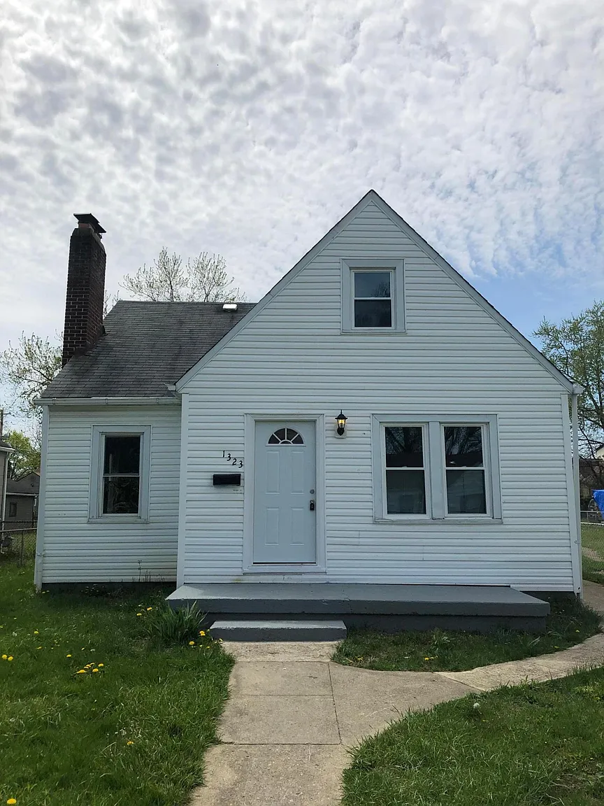 1323 Republic Ave photo 1