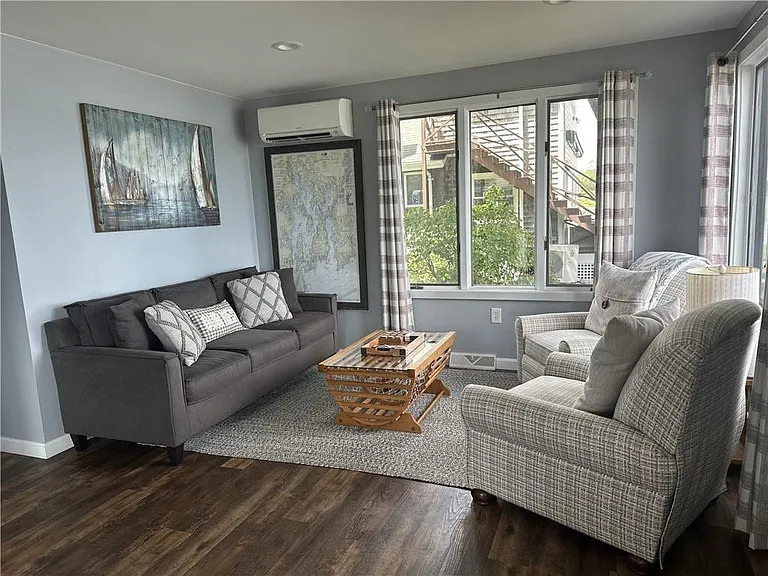 25 Bayside Ave — Photo 5
