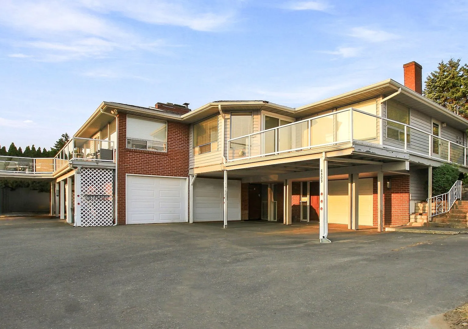 6803-6805 E Side Dr NE — Photo 1